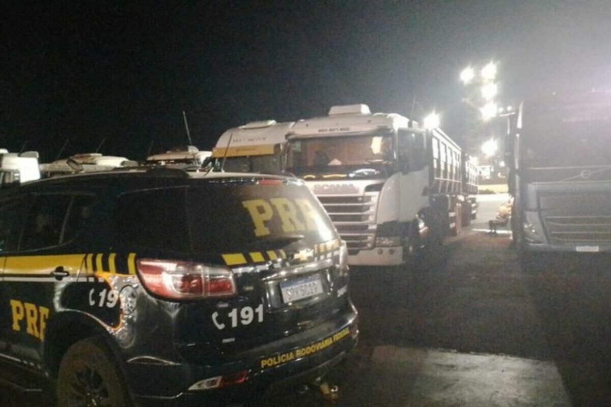 Imagem de compartilhamento para o artigo Homem é preso com 450 mil maços de cigarros contrabandeados em Sidrolândia da MS Todo dia